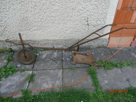 STAROŽITNÝ HROBKOVAČ /RÁDLO/ NA RAMBORY