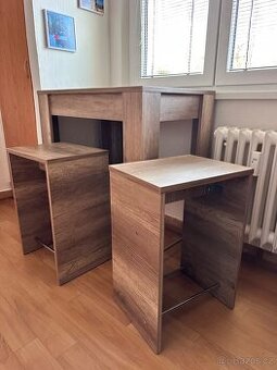 Kuchyňský stůl a dvě židle