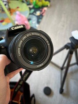 Canon EOS 1100D + objektiv + brašna + stativ
