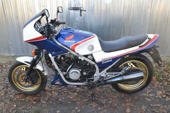 Honda VF 750F – RC15