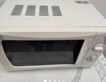 Mikrovlnná trouba ECG – plně funkční, manuální ovládání