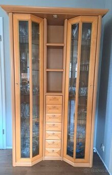 Vitrína osvětlená - výška 200 cm, dřevo