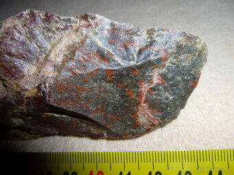 Minerál, nerost - barevný opál