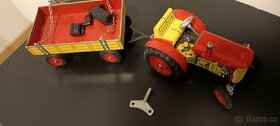 Retro kovový traktor na klíček.novy nepoškozený.