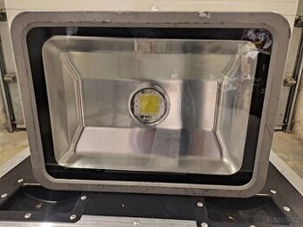 2 reflektory – LED 100 W + halogen 1000W