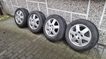 Kola Toyota + zimní pneu 165/70r14