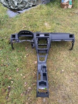 Palubni deska s tunelem