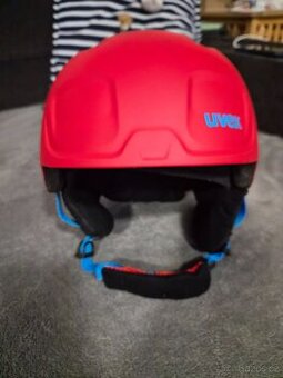 Lyzarska helma Uvex vel. 54-58 s brylemi Giro