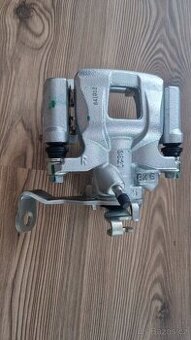 Pravý zadní brzdic M6 GJ