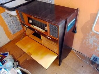 Starožitná hraci skříň