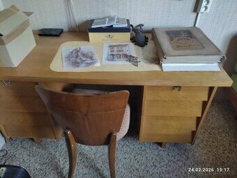 starožitný psací stůl