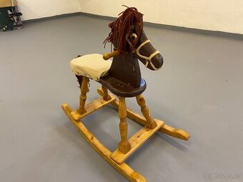 Houpací koník retro