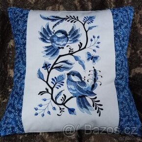 JEDINEČNÉ VYŠÍVANÉ POVLAKY NA POLŠTÁŘKY - PTÁČEK