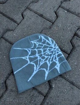 Šedý kulich se vzorem pavučiny