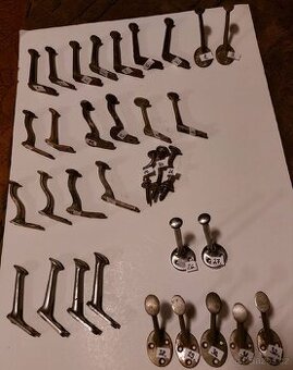 Staré mosazné zarážky na okna.