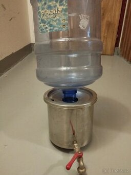 Barely na PÍ vodu + nerezový stojan s kohoutem