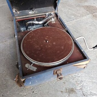 Starožitný gramofon na kliku - His Master´s Voice