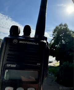 Motorola vysilacka gp388 UHF 403-470 MHz