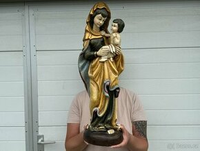 Krásná dřevěná socha Madona Panna Marie polychromie