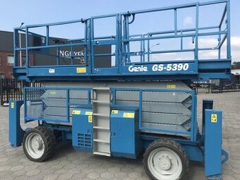 Nůžková terénní plošina GENIE GS 5390RT rv.2008