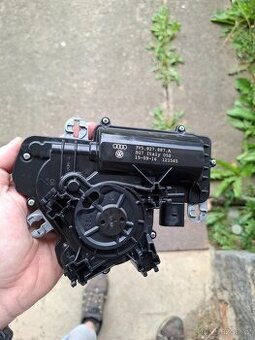 Servo motor k zákmu 5. dveří Superb 3 liftback