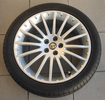 Letní pneu 215/45 R17 s alu disky Alfa Romeo