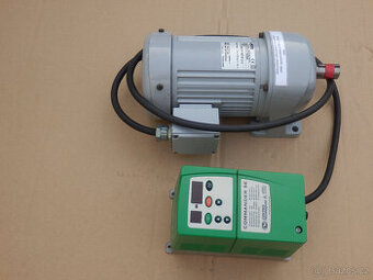Elektromotor s převodovkou a frekvenčním měničem. 370W 0-300