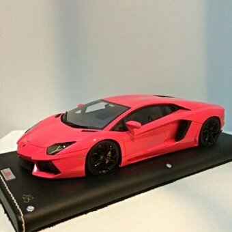 1:18 MR Lamborghini Aventador LP700-4 (Gloss Pink)