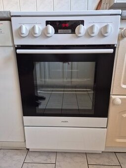 Elektrický sporák Mora C 611 BW
