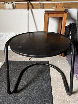 Malý kulatý stolek – vhodný do bytu, na balkon nebo chatu
