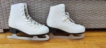 Dívčí lední brusle