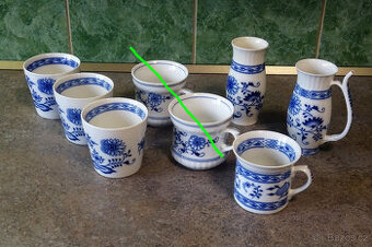 Cibulák porcelán odlivky, hrnky, váza, pohárek lázeňský