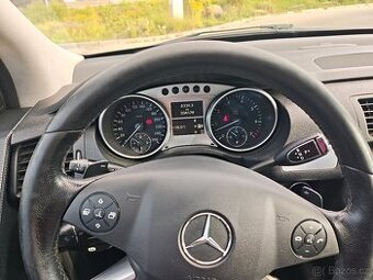 Mercedes Benz r class sleva