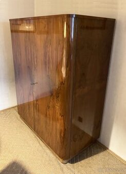 Šatní skříň (50. léta)