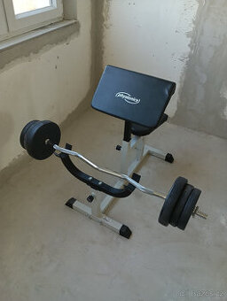 Lavice a SZ dvourucni cinka na posilovani bizepsu