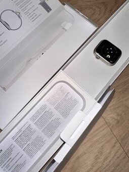 Apple Watch S9 Cellular 45mm - hvězdná bílá