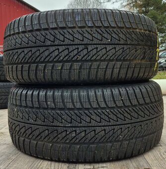 Zimní pneu Goodyear UltraGrip 8 – 225/40 R18 92V 
Popis: