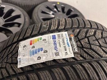 Original kolesa Tesla Model Y r21 zimní