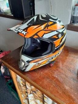 Krosová helma,dobrý stav