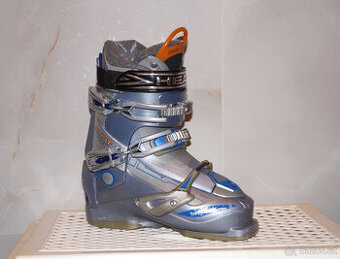 Dámské / dětské lyžáky 38,5 Head vel. 24,5 (5,5UK ; 38,5EU),