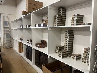 BÍLÝ DŘEVĚNÝ REGÁL - 2 KS