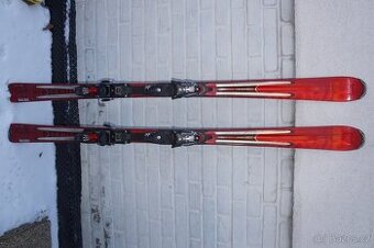 Carvingové lyže 170 cm Atomic, bezvadný stav, poměrně málo j