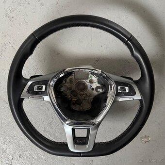 Volant VW Touareg 7P lehce jetý tak do 10000km