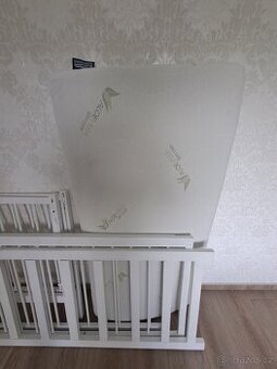 Dětská dřevěná postýlka bílá