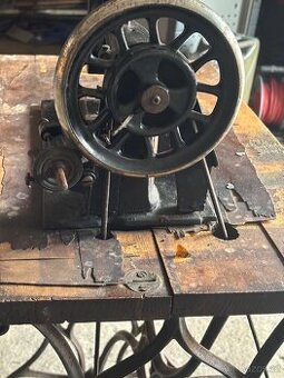 Starožitný šicí stroj