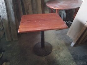 Stůl jednonohý
