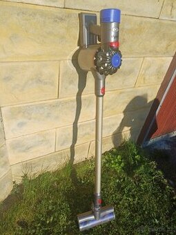 Tyčový vysavač DYSON V8 - 1