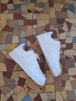 Bílé boty Air Force 1
