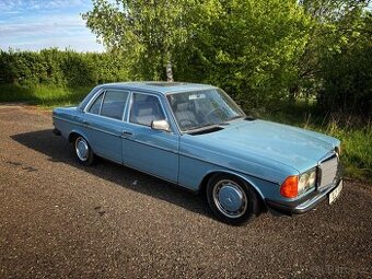 Mercedes w123 300D piano