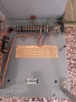 Telefonní reléová pobočková ústředna Tesla USR 1/4